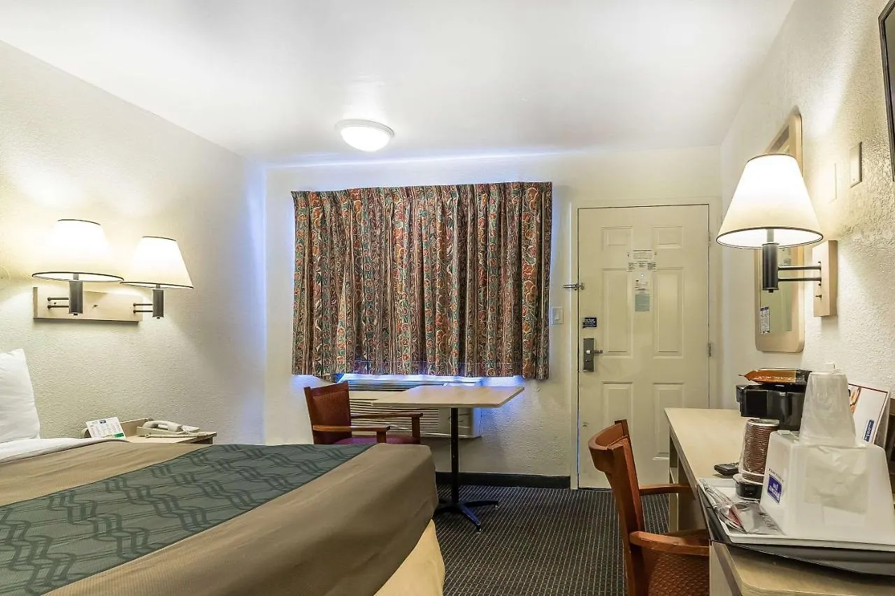 Rodeway Inn Nashville Motel